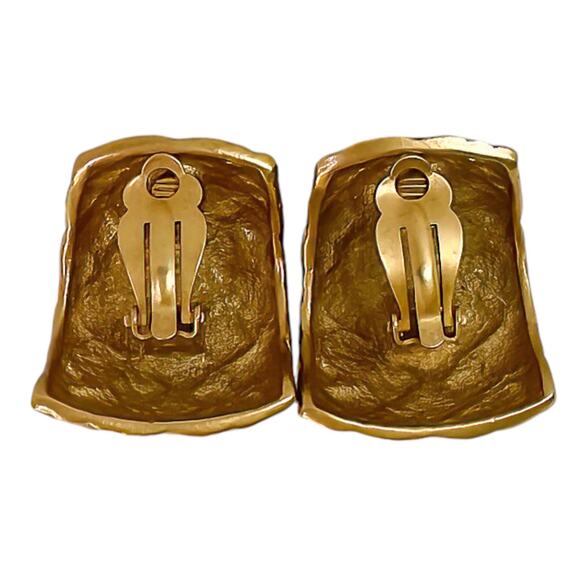 1980s Satin Gold Plate Quilted Pattern Curved Hoop Style Statement Clip Earrings - Picture 2 of 3